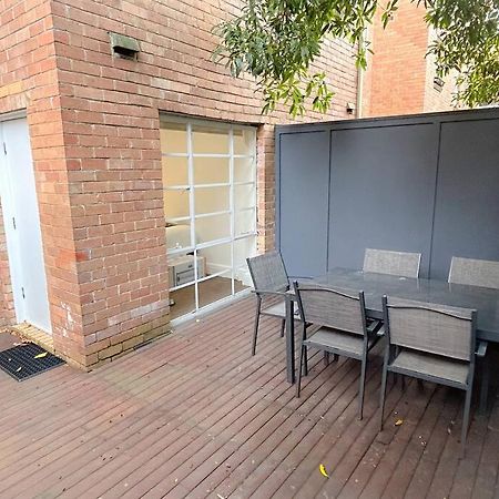 East Melbourne Unit With Courtyard Apartment ภายนอก รูปภาพ