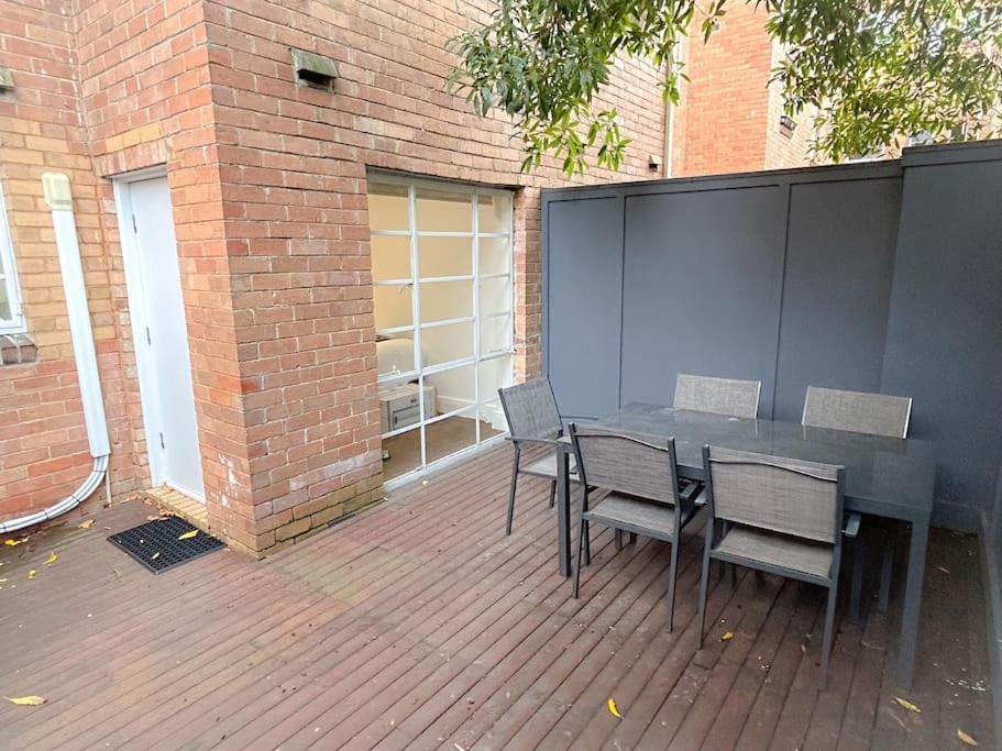 East Melbourne Unit With Courtyard Apartment ภายนอก รูปภาพ